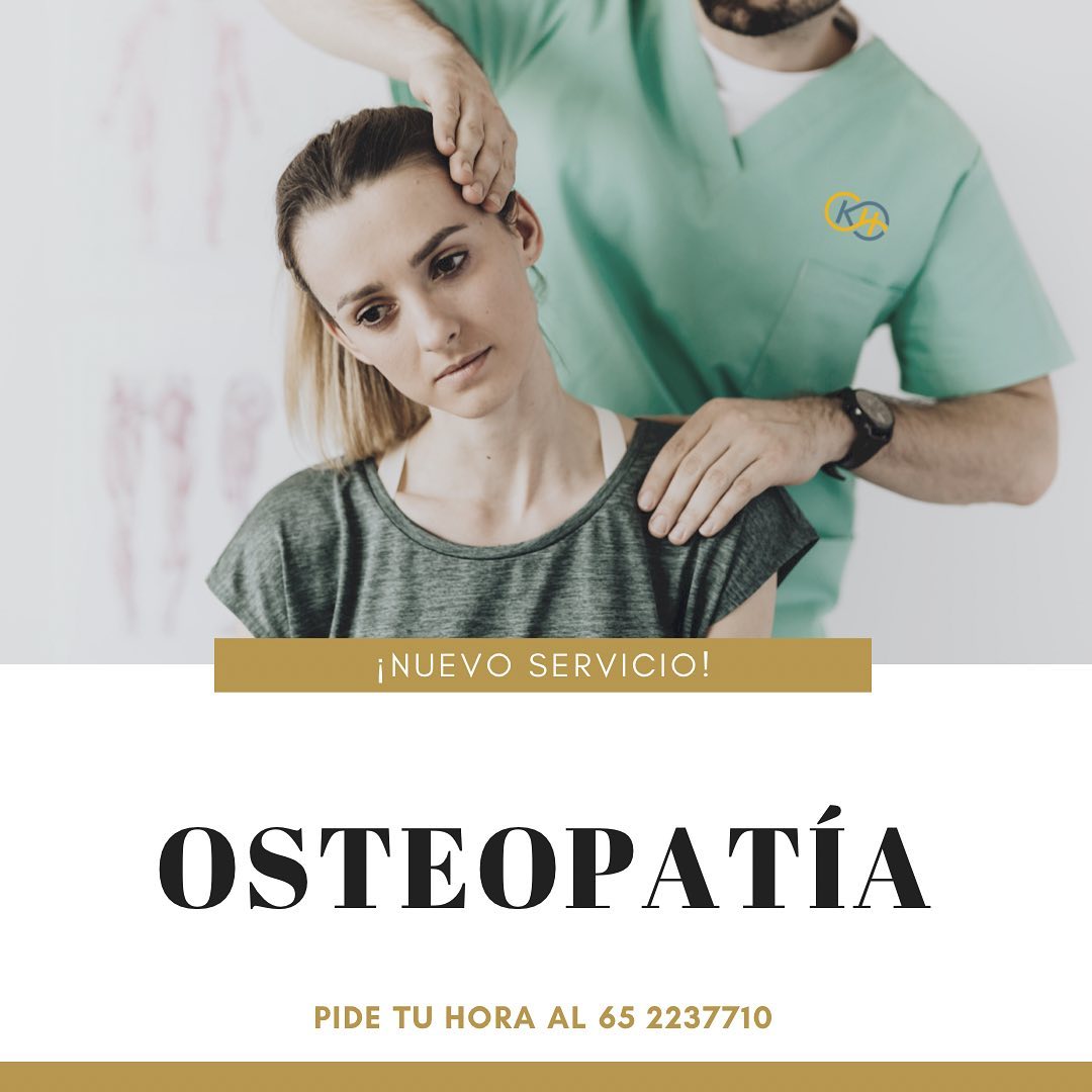 Profesional aplicando una técnica manual en cuello y hombro